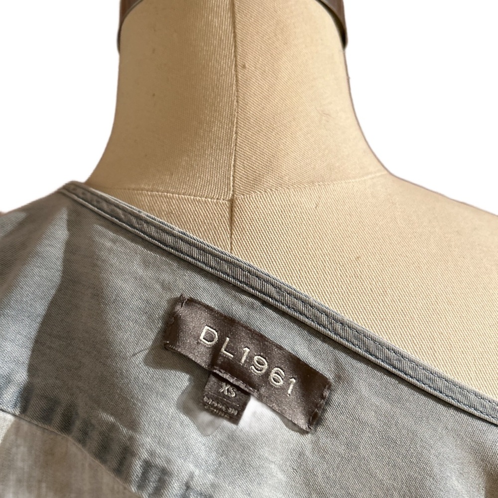Beautiful, feminine wrap-around shirt in light blue denim from DL1961 - Picture 3 of 3